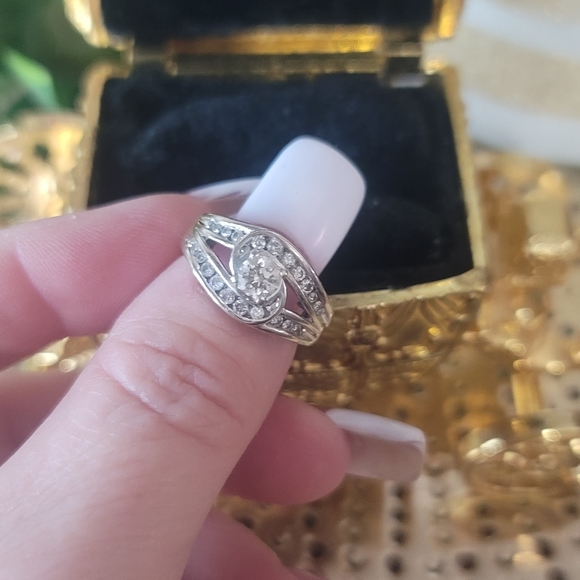 White Gold and Diamond Engagement Ring, Size 6. - Picture 5 of 6